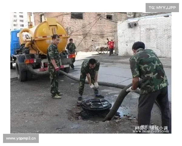 一小区抽化粪池惊现3把砍刀,背后藏着什么秘密? 一小区抽化粪池惊现3把砍刀,背后藏着什么秘密?